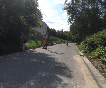 17.7.2019 - Aktivační pracovníci upratali oblasť okolo Starej Sečovskej cesty