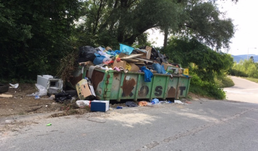 17.7.2019 - Aktivační pracovníci upratali oblasť okolo Starej Sečovskej cesty 