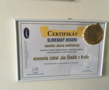 Aktuality / Furčan Ján Šimšík má v zbierke 3 851 alkoholových minifľaštičiek! - foto