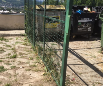 Aktuality / Júlové upratovanie sídliska aktivačnými pracovníkmi - foto