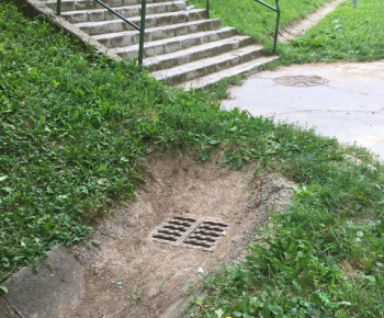 Aktuality / Júlové upratovanie sídliska aktivačnými pracovníkmi - foto Aktuality / Júlové upratovanie sídliska aktivačnými pracovníkmi - foto