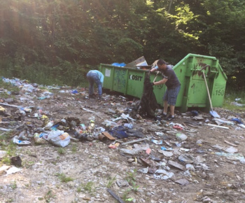 Aktuality / Upratovanie v oblasti Moňok potok a nad Prešovskou cestou - foto
