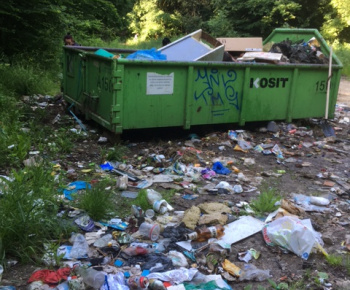 Aktuality / Upratovanie v oblasti Moňok potok a nad Prešovskou cestou - foto