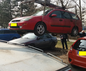 Aktuality / Prečo je odstraňovanie dlhodobo odstavených vozidiel také zdĺhavé? - foto