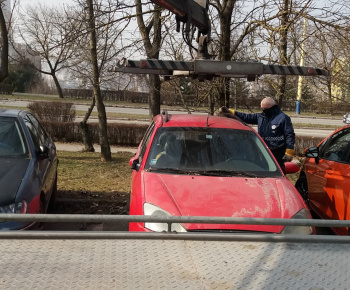 Aktuality / Prečo je odstraňovanie dlhodobo odstavených vozidiel také zdĺhavé? - foto