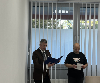Aktuality / Na ustanovujúcom zasadnutí miestneho zastupiteľstva zložil sľub nový starosta mestskej časti Dominik Babušík - foto
