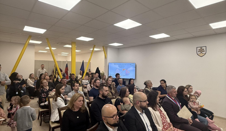 1. fotografia fotogalérie Aktuality / Najmilšia tradícia Furče: Slávnostné uvítanie detí do života - foto