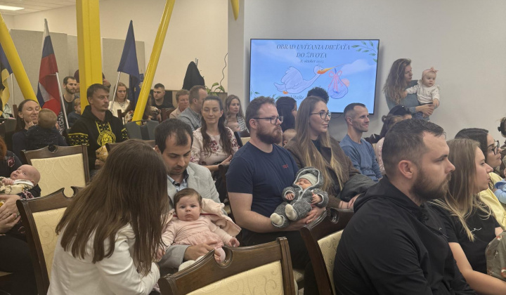 4. fotografia fotogalérie Aktuality / Najmilšia tradícia Furče: Slávnostné uvítanie detí do života - foto