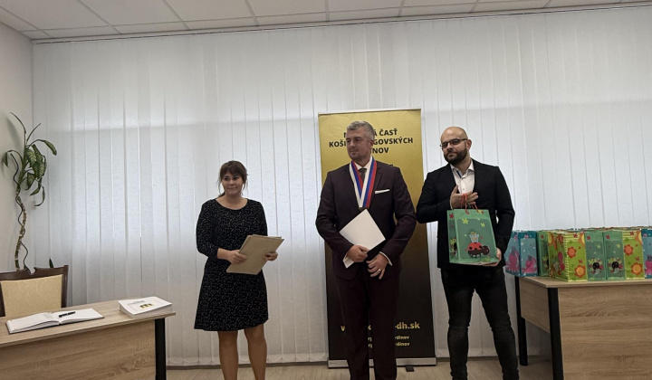 9. fotografia fotogalérie Aktuality / Najmilšia tradícia Furče: Slávnostné uvítanie detí do života - foto