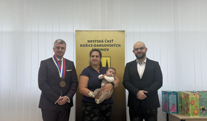 13. fotografia fotogalérie Aktuality / Najmilšia tradícia Furče: Slávnostné uvítanie detí do života - foto