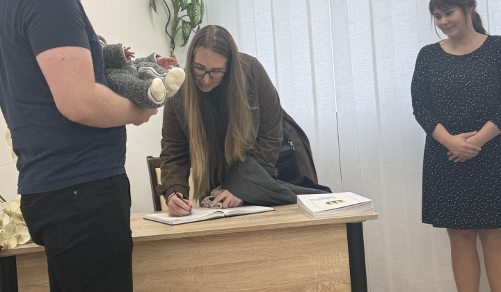 14. fotografia fotogalérie Aktuality / Najmilšia tradícia Furče: Slávnostné uvítanie detí do života - foto