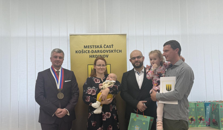 16. fotografia fotogalérie Aktuality / Najmilšia tradícia Furče: Slávnostné uvítanie detí do života - foto