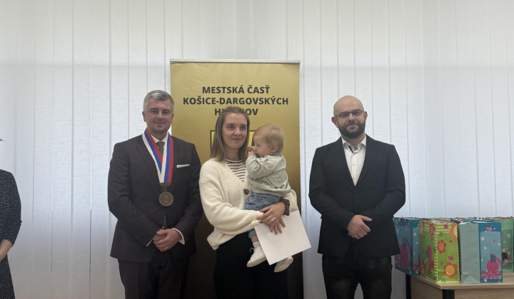 25. fotografia fotogalérie Aktuality / Najmilšia tradícia Furče: Slávnostné uvítanie detí do života - foto