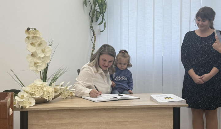 30. fotografia fotogalérie Aktuality / Najmilšia tradícia Furče: Slávnostné uvítanie detí do života - foto