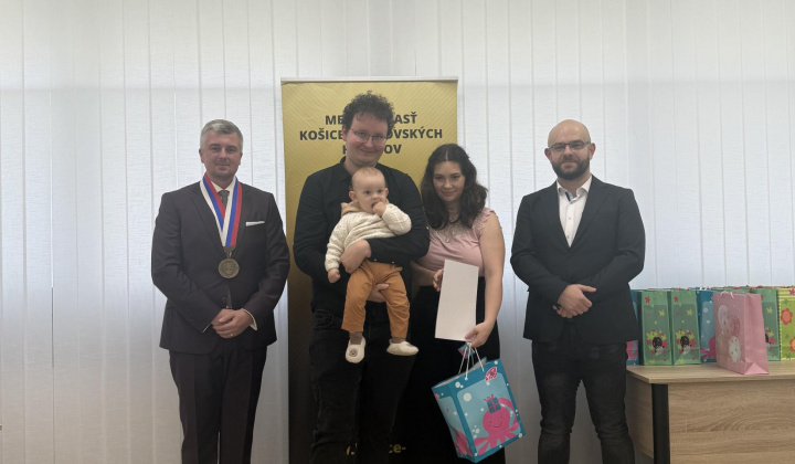 35. fotografia fotogalérie Aktuality / Najmilšia tradícia Furče: Slávnostné uvítanie detí do života - foto