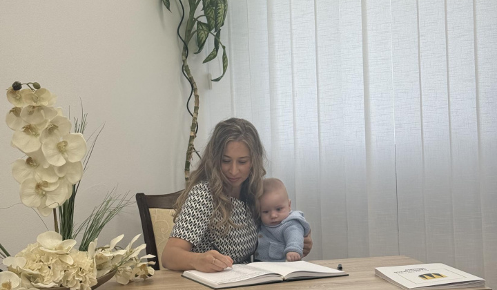 45. fotografia fotogalérie Aktuality / Najmilšia tradícia Furče: Slávnostné uvítanie detí do života - foto