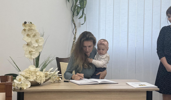 51. fotografia fotogalérie Aktuality / Najmilšia tradícia Furče: Slávnostné uvítanie detí do života - foto