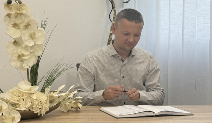 57. fotografia fotogalérie Aktuality / Najmilšia tradícia Furče: Slávnostné uvítanie detí do života - foto