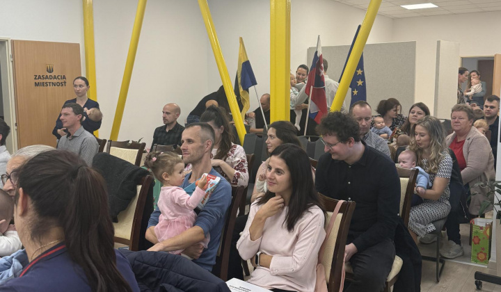 60. fotografia fotogalérie Aktuality / Najmilšia tradícia Furče: Slávnostné uvítanie detí do života - foto