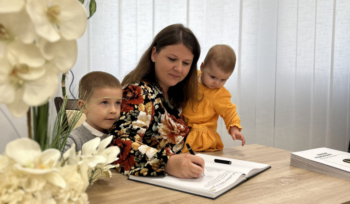 71. fotografia fotogalérie Aktuality / Najmilšia tradícia Furče: Slávnostné uvítanie detí do života - foto