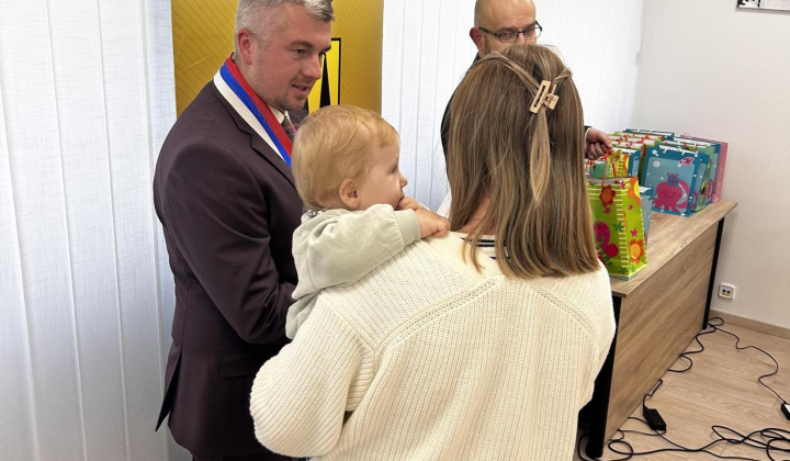 73. fotografia fotogalérie Aktuality / Najmilšia tradícia Furče: Slávnostné uvítanie detí do života - foto