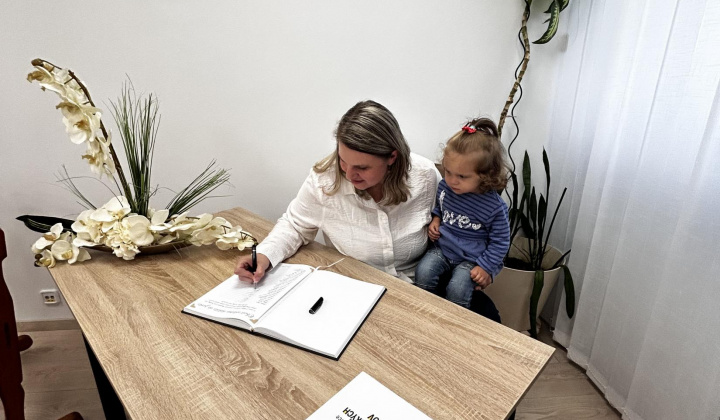 74. fotografia fotogalérie Aktuality / Najmilšia tradícia Furče: Slávnostné uvítanie detí do života - foto