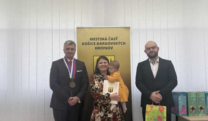 76. fotografia fotogalérie Aktuality / Najmilšia tradícia Furče: Slávnostné uvítanie detí do života - foto