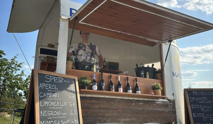 3. fotografia fotogalérie Aktuality / Na Furči to v sobotu žilo hudbou aj tancom pod holým nebom - foto