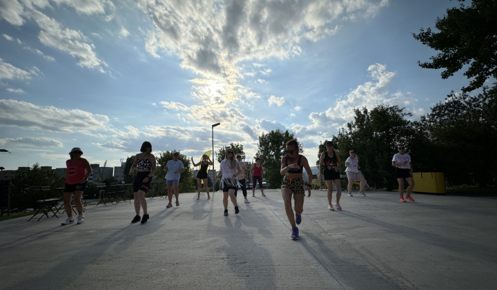 4. fotografia fotogalérie Aktuality / Na Furči to v sobotu žilo hudbou aj tancom pod holým nebom - foto