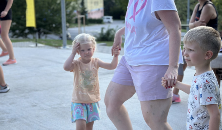 12. fotografia fotogalérie Aktuality / Na Furči to v sobotu žilo hudbou aj tancom pod holým nebom - foto