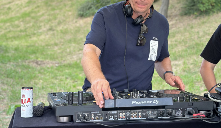 17. fotografia fotogalérie Aktuality / Na Furči to v sobotu žilo hudbou aj tancom pod holým nebom - foto