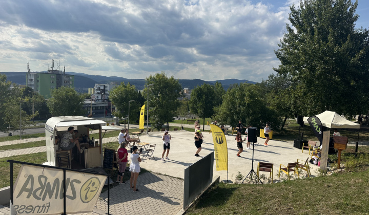 19. fotografia fotogalérie Aktuality / Na Furči to v sobotu žilo hudbou aj tancom pod holým nebom - foto