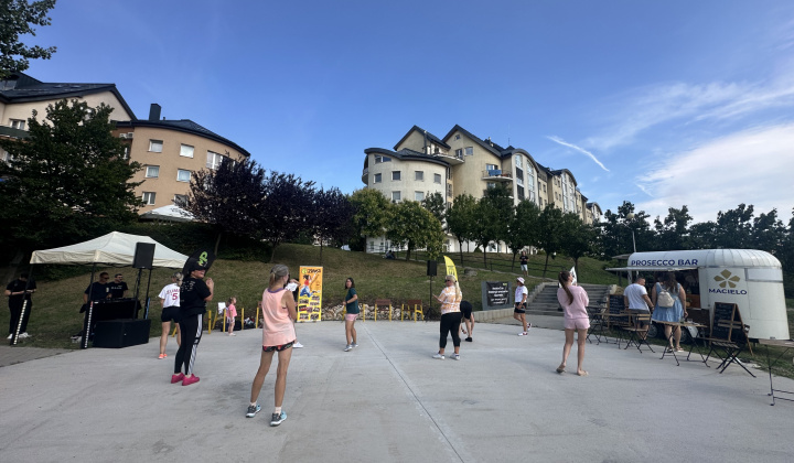20. fotografia fotogalérie Aktuality / Na Furči to v sobotu žilo hudbou aj tancom pod holým nebom - foto