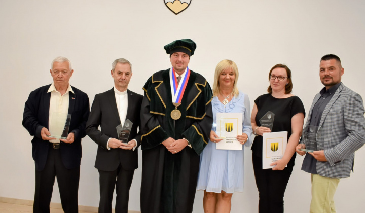 1. fotografia fotogalérie Aktuality / Mestská časť Košice-Dargovských hrdinov po štvrtýkrát ocenila osobnosti sídliska - foto