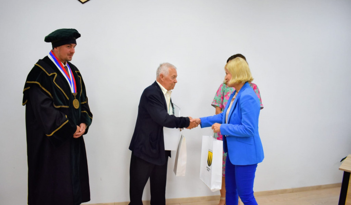 4. fotografia fotogalérie Aktuality / Mestská časť Košice-Dargovských hrdinov po štvrtýkrát ocenila osobnosti sídliska - foto