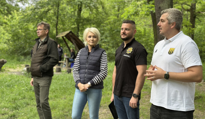 3. fotografia fotogalérie Aktuality /  Lesopark plný detí, smiechu a nových znalostí - foto