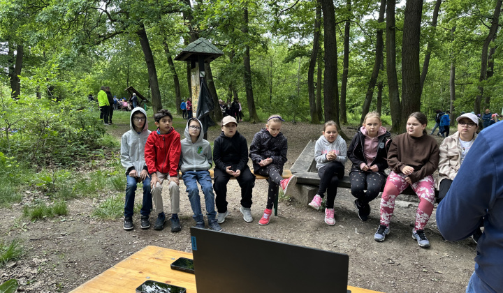 12. fotografia fotogalérie Aktuality /  Lesopark plný detí, smiechu a nových znalostí - foto
