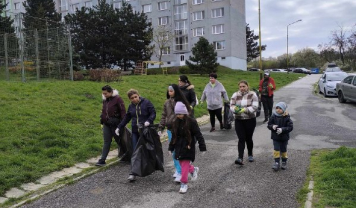 2. fotografia fotogalérie Aktuality / Jarné upratovanie na Furči. Spoločne sme vyzbierali desiatky vriec odpadu - foto