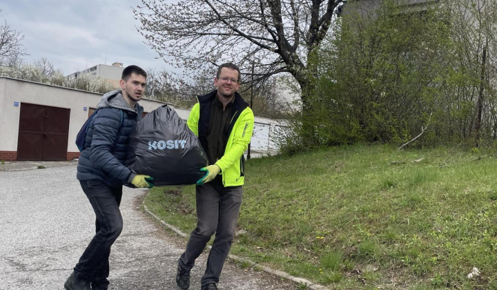 6. fotografia fotogalérie Aktuality / Jarné upratovanie na Furči. Spoločne sme vyzbierali desiatky vriec odpadu - foto