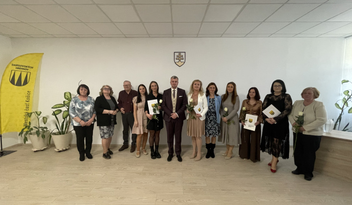 2. fotografia fotogalérie Aktuality / Oceňovanie pedagogických a nepedagogických pracovníkov pri príležitosti Dňa učiteľov - foto