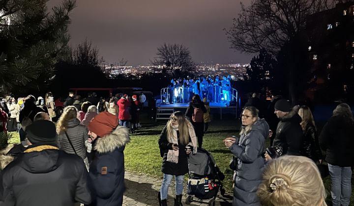 6. fotografia fotogalérie Aktuality / V parku pri fontáne sme si užili Furčianske Vianoce - foto