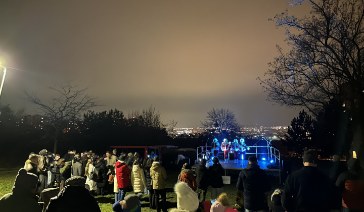 8. fotografia fotogalérie Aktuality / V parku pri fontáne sme si užili Furčianske Vianoce - foto