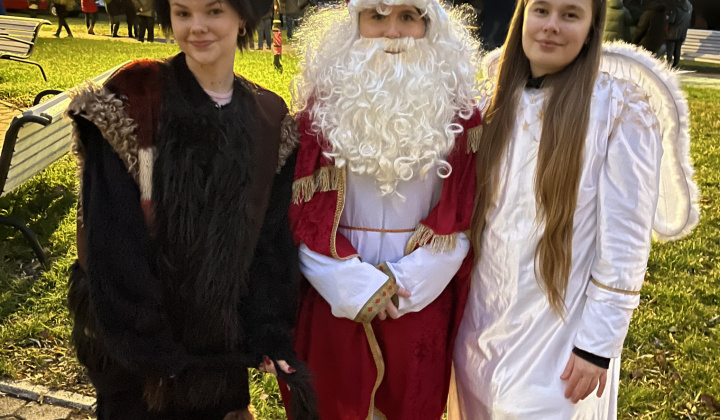 10. fotografia fotogalérie Aktuality / V parku pri fontáne sme si užili Furčianske Vianoce - foto