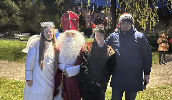 12. fotografia fotogalérie Aktuality / V parku pri fontáne sme si užili Furčianske Vianoce - foto