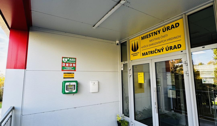 1. fotografia fotogalérie Aktuality / Furča je bezpečnejšia, pribudli ďalšie dva defibrilátory - foto