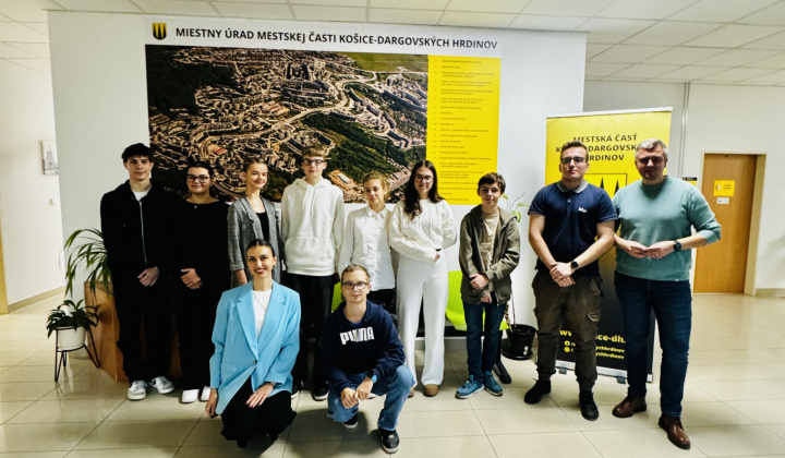 2. fotografia fotogalérie Aktuality / Zasadalo nové zloženie mládežníckeho parlamentu - foto