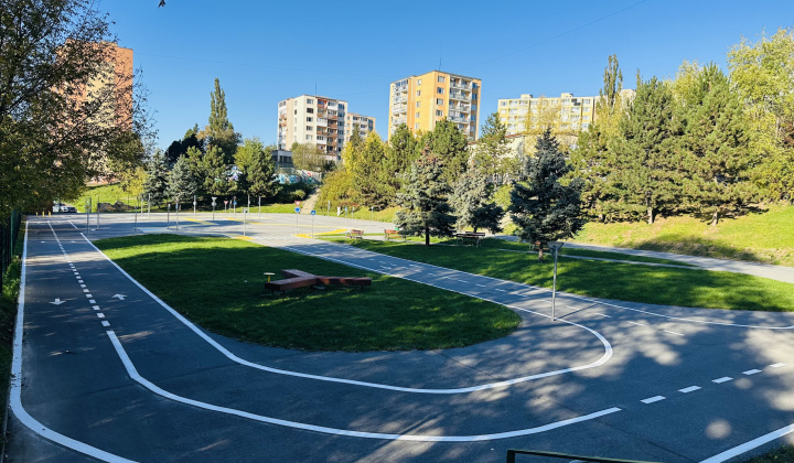 2. fotografia fotogalérie Aktuality / Na dopravnom ihrisku prebehla obnova vodorovného dopravného značenia - foto