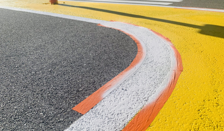 5. fotografia fotogalérie Aktuality / Na dopravnom ihrisku prebehla obnova vodorovného dopravného značenia - foto