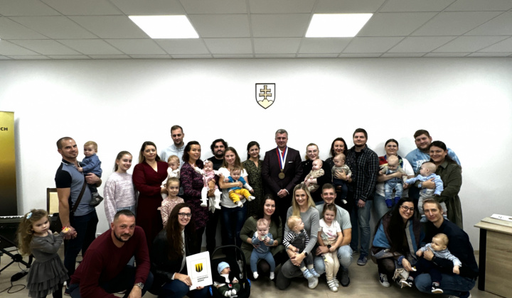 1. fotografia fotogalérie Aktuality / Prijali sme 28 nových obyvateľov našej mestskej časti na obrade uvítania detí - foto