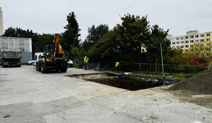 2. fotografia fotogalérie Aktuality / Začala sa realizácia prvých polopodzemných kontajnerov  - foto